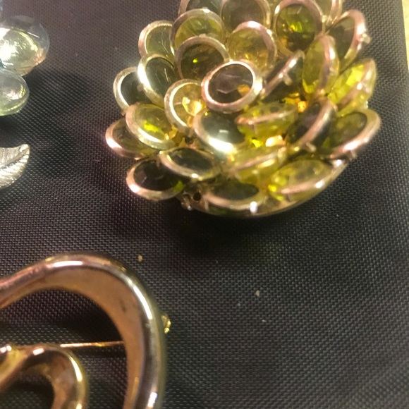 Brooches - Picture 2 of 3